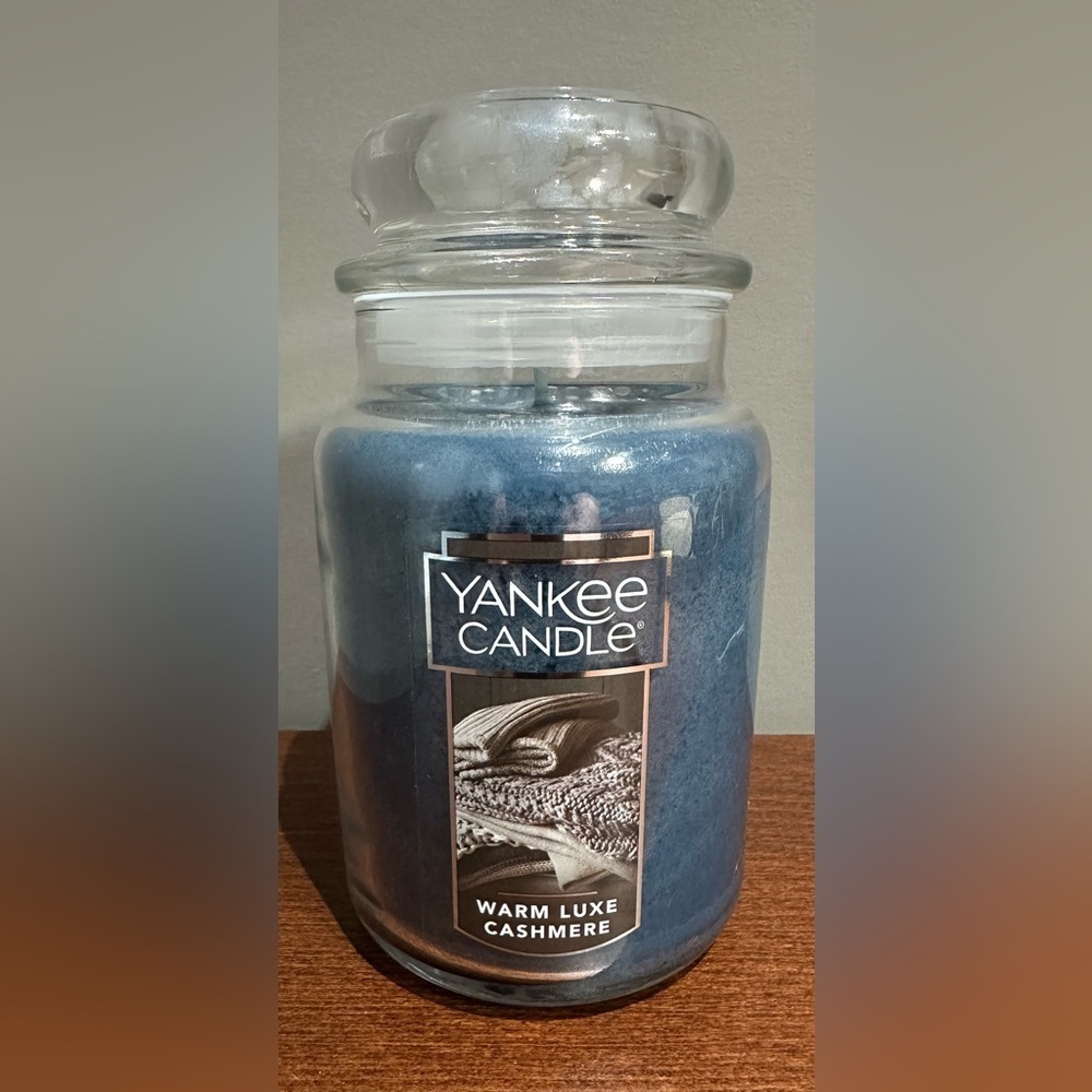 ✨New✨ Yankee Candle: Warm Luxe Cashmere- 22 oz Large Jar Candle